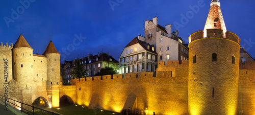Night panorama view of castle in Warsaw old town. Poland #43394648