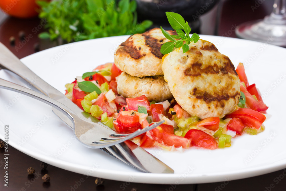 Grilled burgers with tomato salsa Grilled burgers with tomato salsa