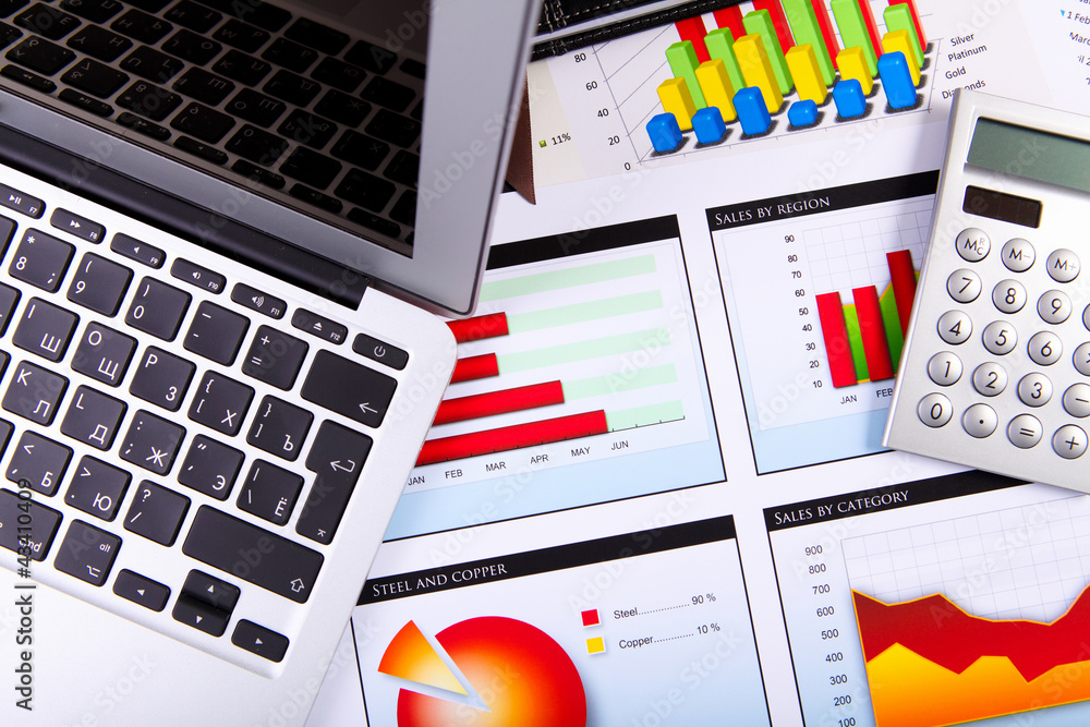 Obraz premium Financial papers on the table