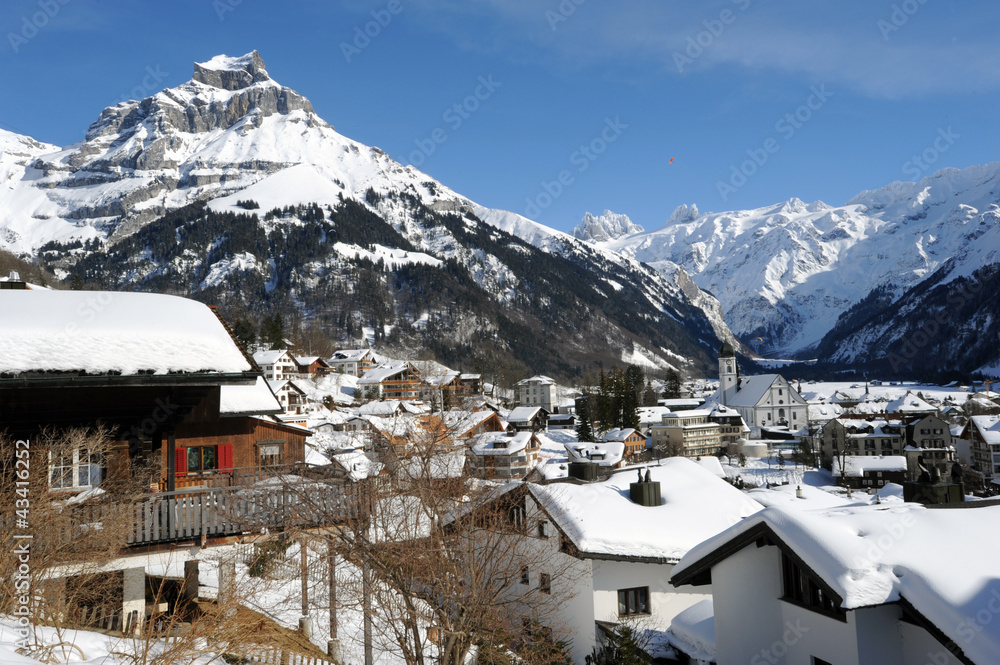 Il paese di Engelberg nelle alpi svizzere