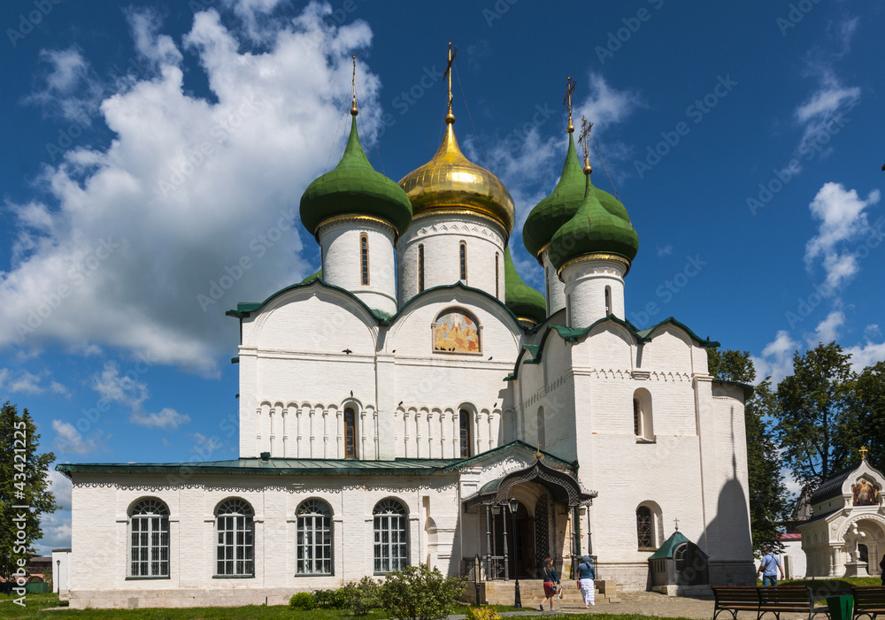 Старинный православный собор.