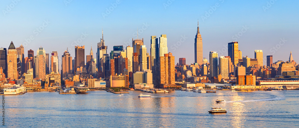 Fototapeta premium Panoramic view of Manhattan