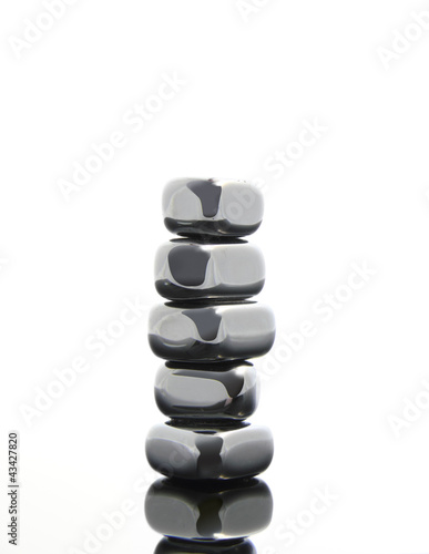 Stacked reflective stones