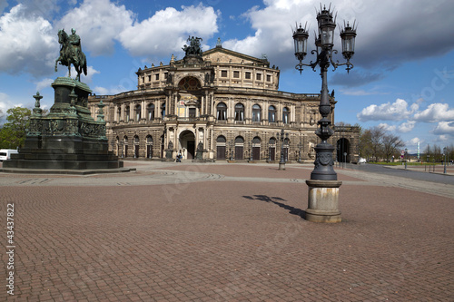 Semperoper Dresden photo