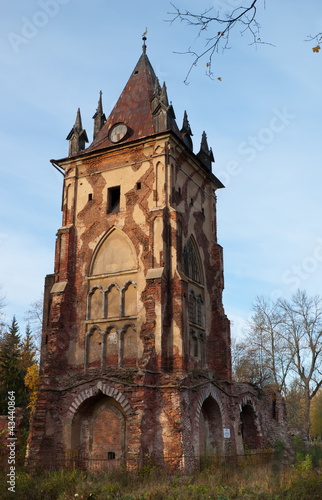 Ruined tower Chapelle