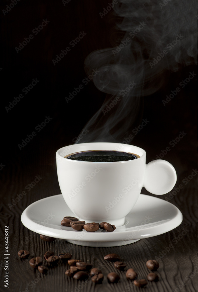 Espresso mit Kaffeebohnen Espresso mit Kaffeebohnen