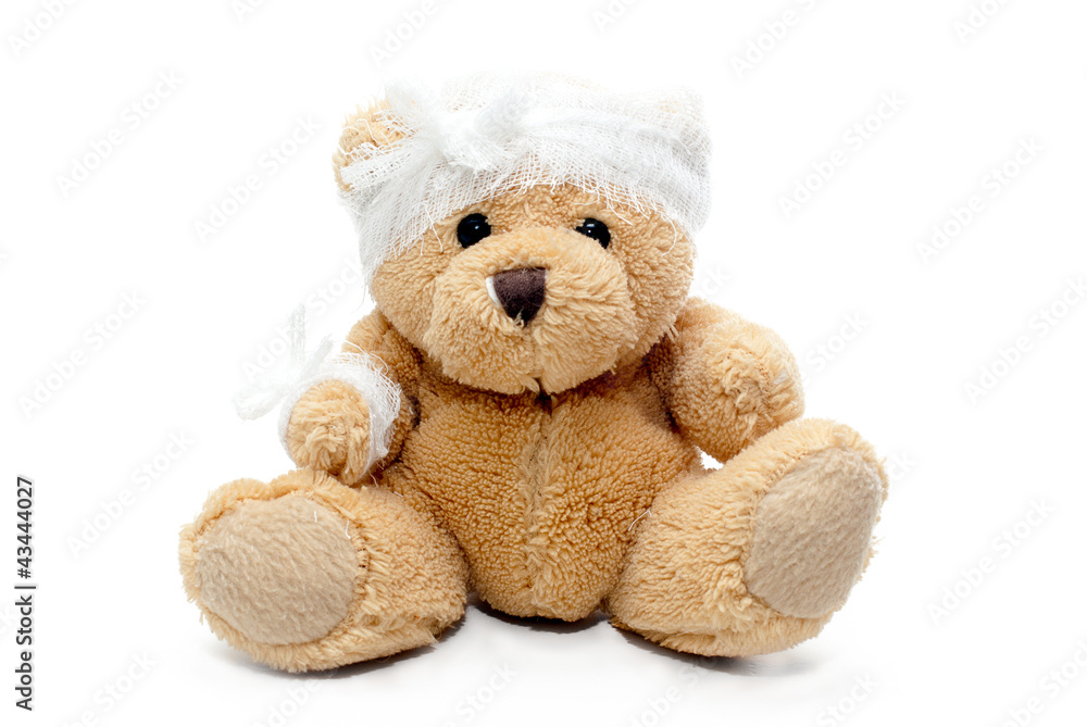 Obraz premium teddy bear with bandaged head