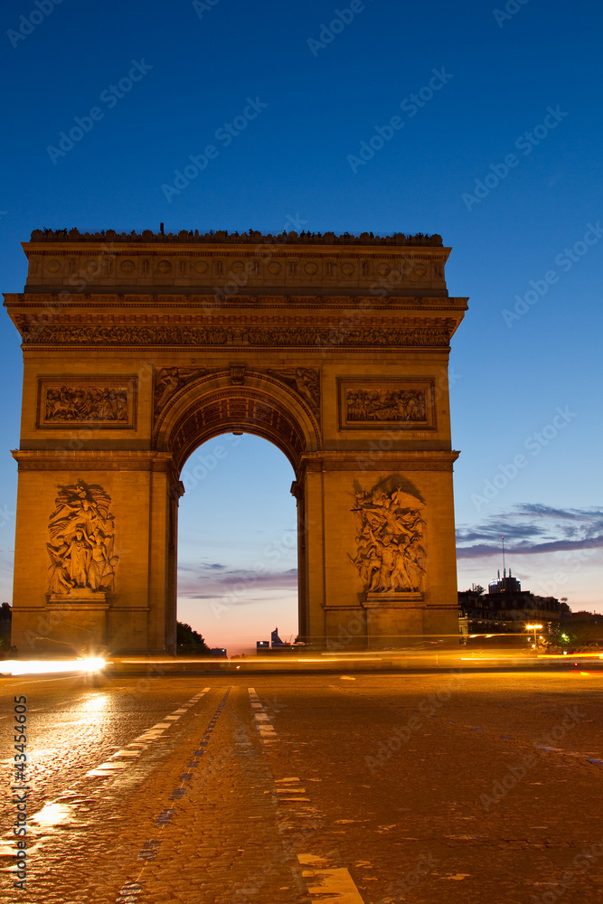 Obraz premium Arc de Tiomphe at night