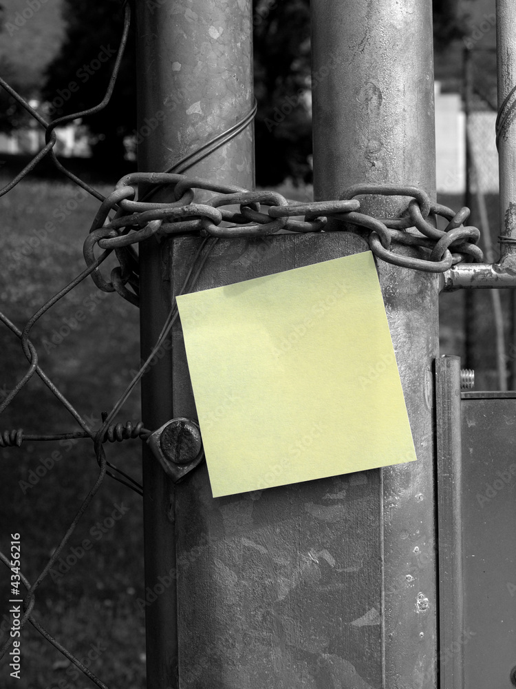 Chain and post-it Chain and post-it