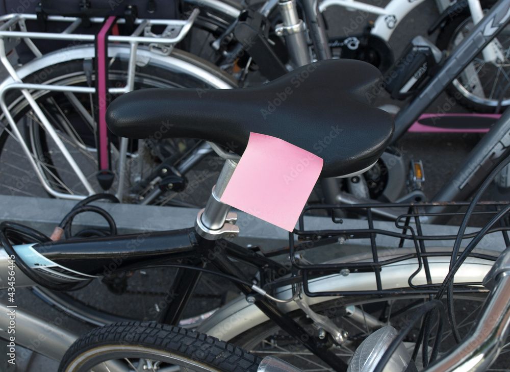 Cycle and post-it Cycle and post-it