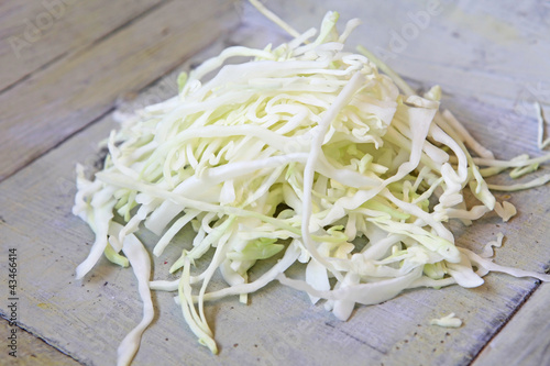 Weißkohl auf Holzteller