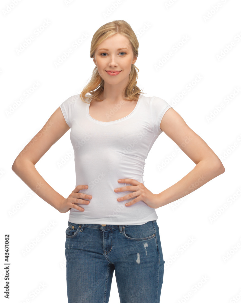 Obraz premium woman in blank white t-shirt