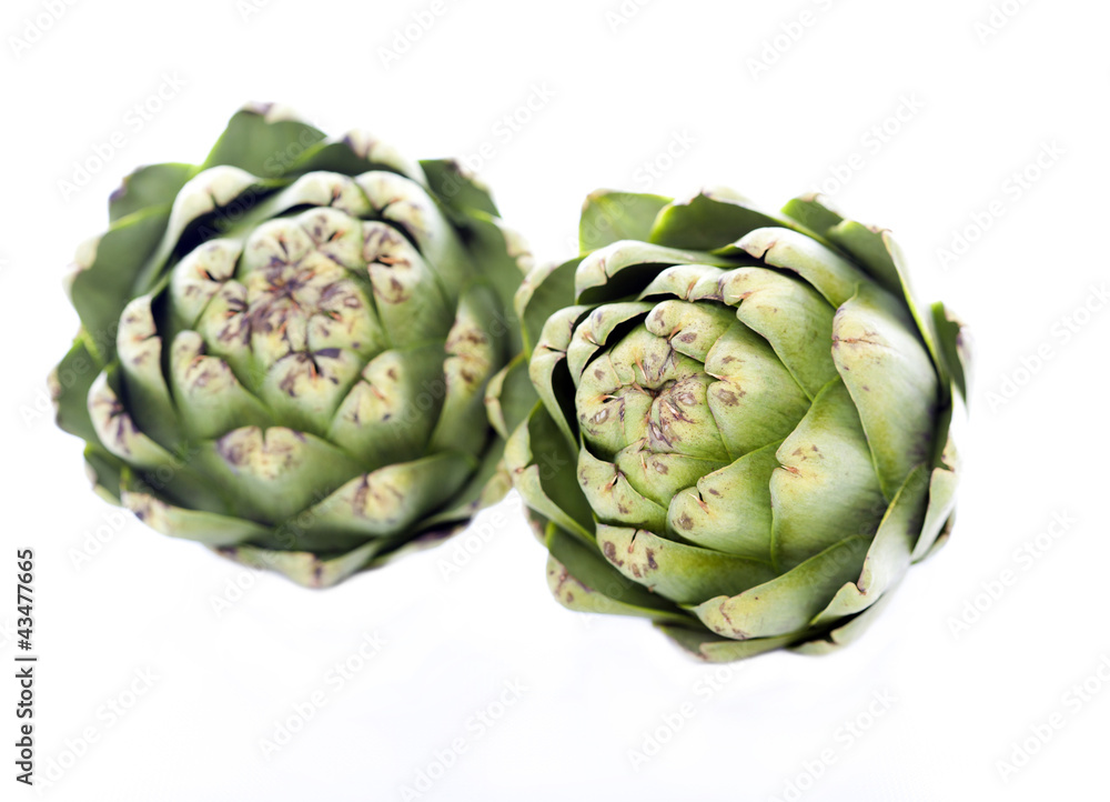 Obraz premium Artichokes isolated on white