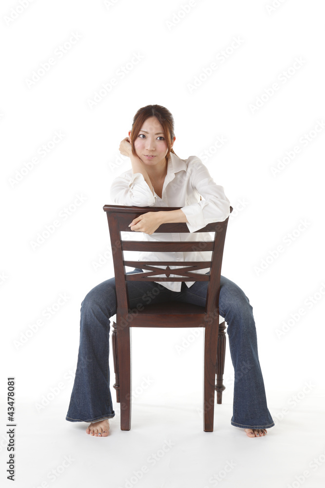 椅子の女性 椅子の女性