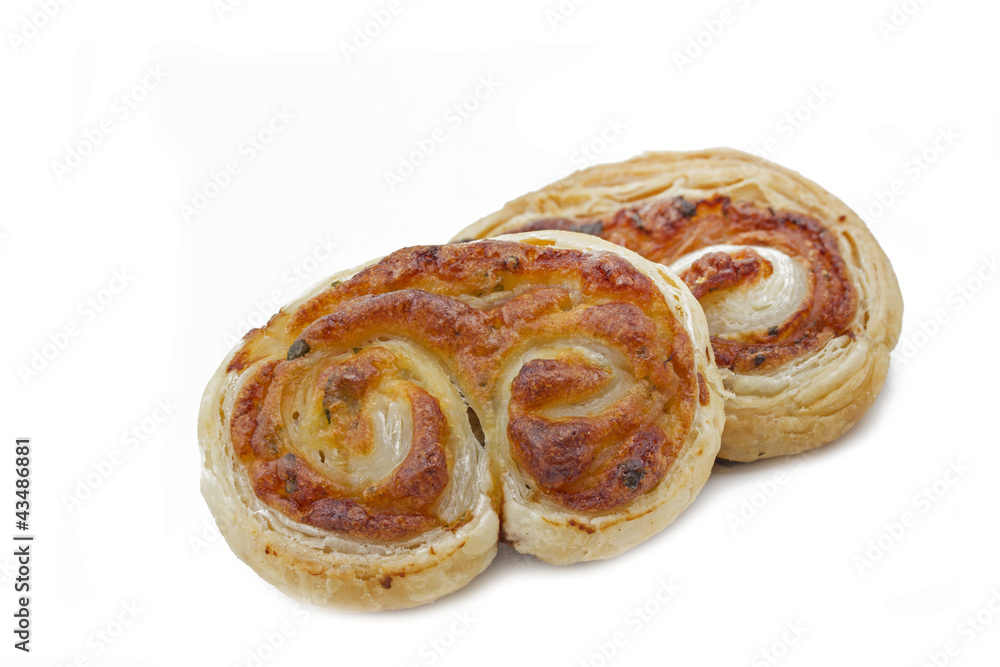 Pikante Schweinsöhrchen auf weißem Hintergrund Pikante Schweinsöhrchen auf weißem Hintergrund