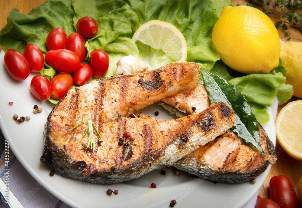 Grilled Salmon - Salmone alla griglia Grilled Salmon - Salmone alla griglia
