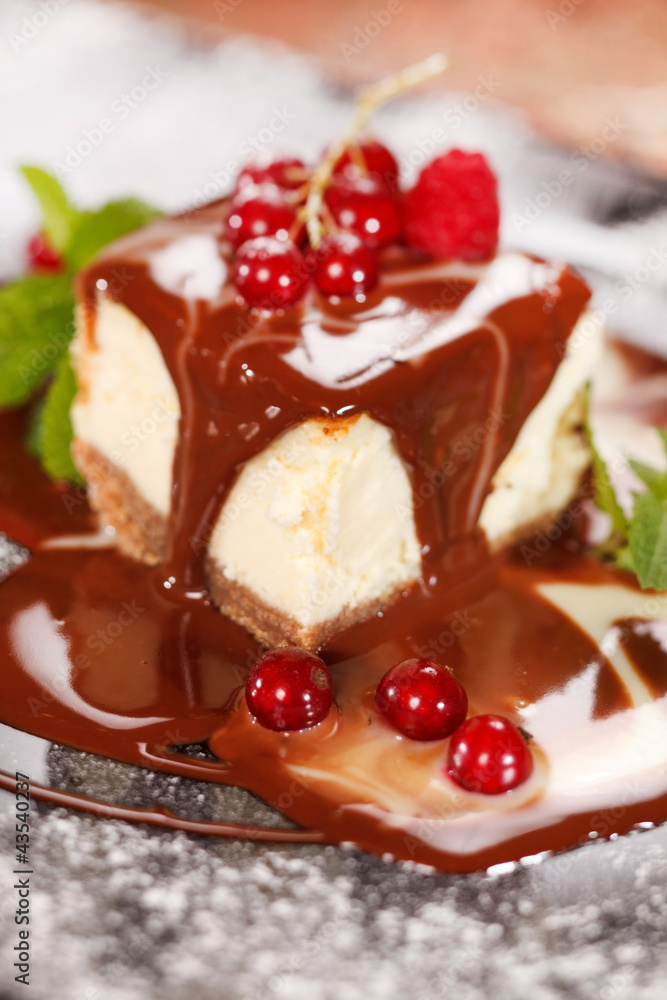 Chocolate cheesecake with berries Chocolate cheesecake with berries
