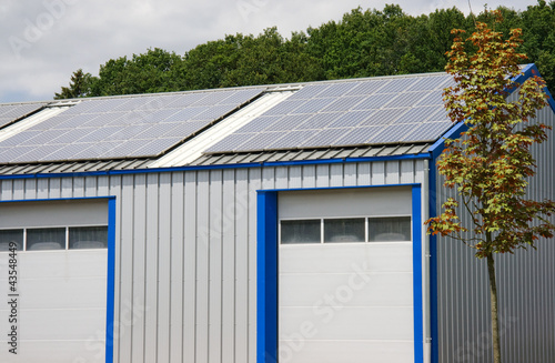 Lagerhalle mit Solar auf dem Dach