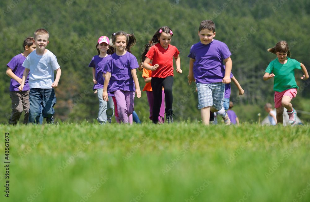 Obraz premium happy kids group have fun in nature