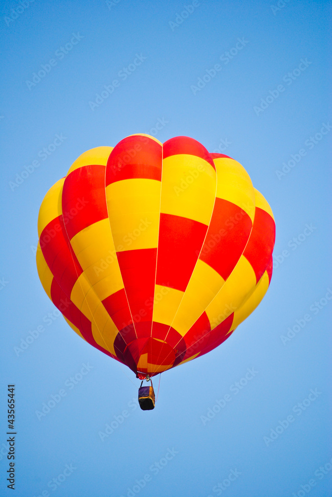 Naklejka premium Hot air balloon on the sky.