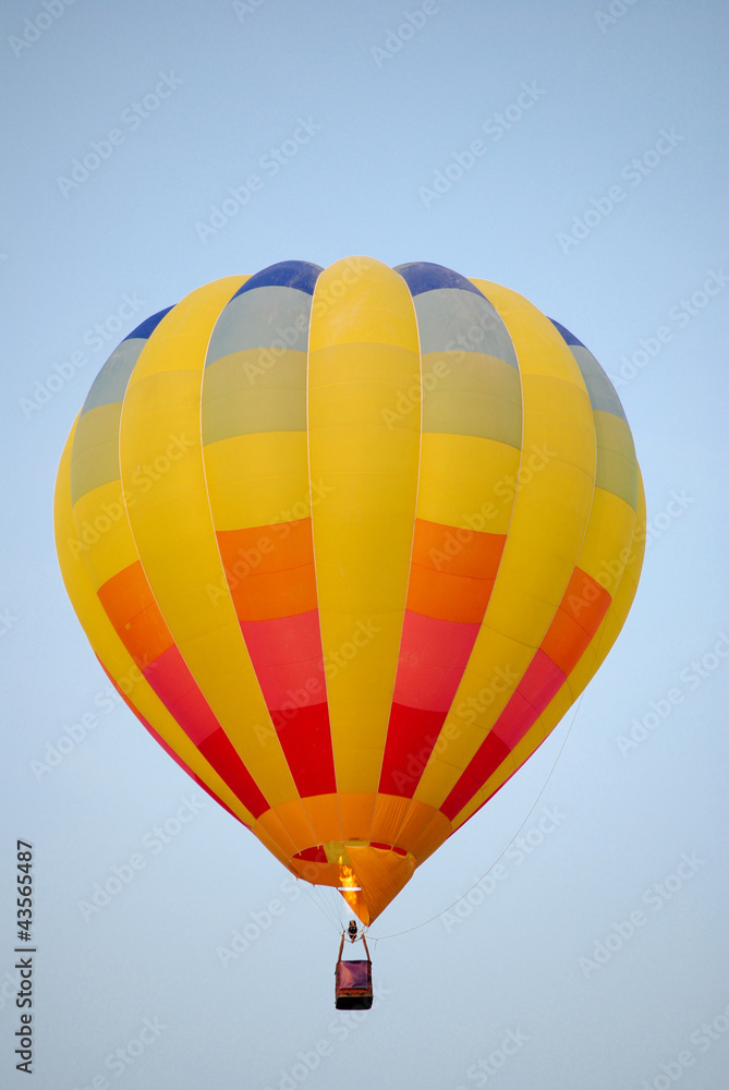 Fototapeta premium Hot air balloon on the sky.