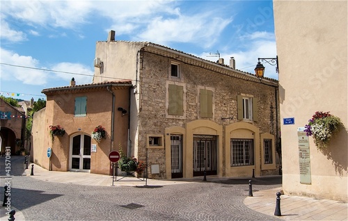Fotografie Village typique en Provence à Saint-Paul-Trois-Châteaux