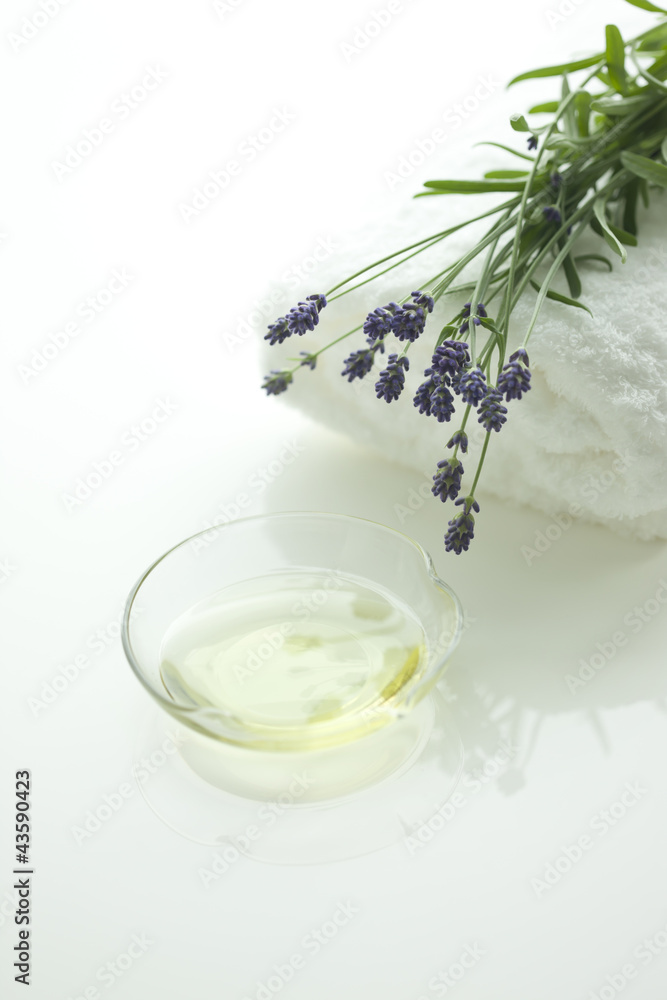 ラベンダーの花とアロマオイル Stock Photo Adobe Stock ラベンダーの花とアロマオイル Stock Photo Adobe Stock