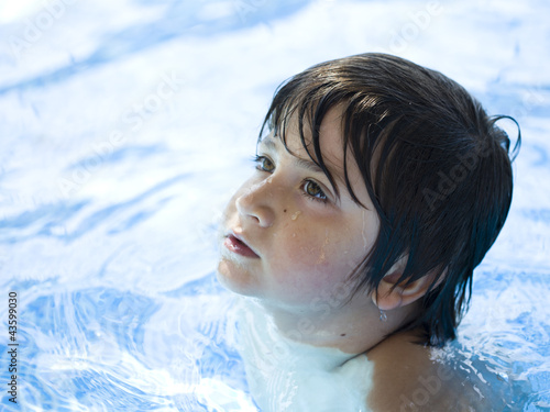 bambino in acqua