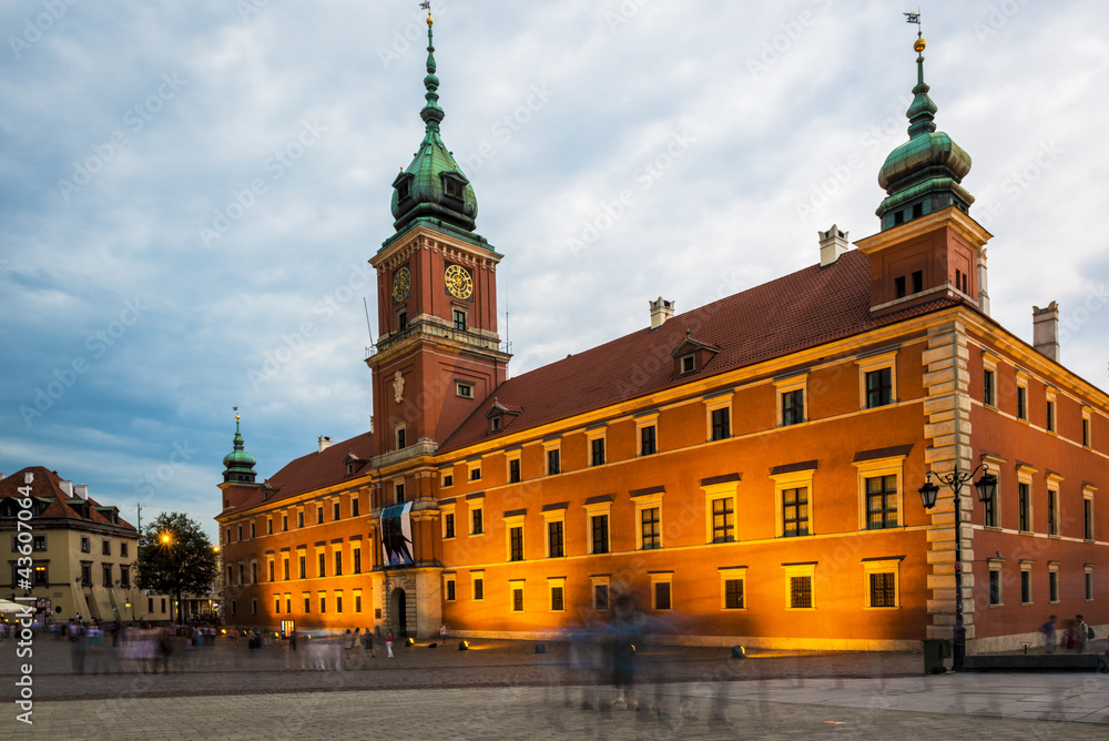 Fototapeta premium Zamek Królewski w Warszawie nocą