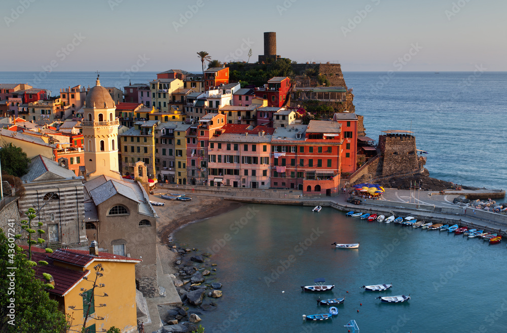 Fototapeta premium Atardecer en Vernazza (Italia)