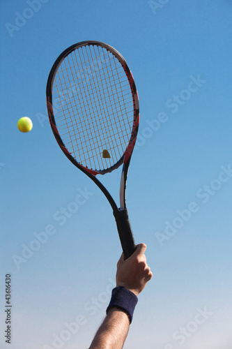 tennis racket © smailik