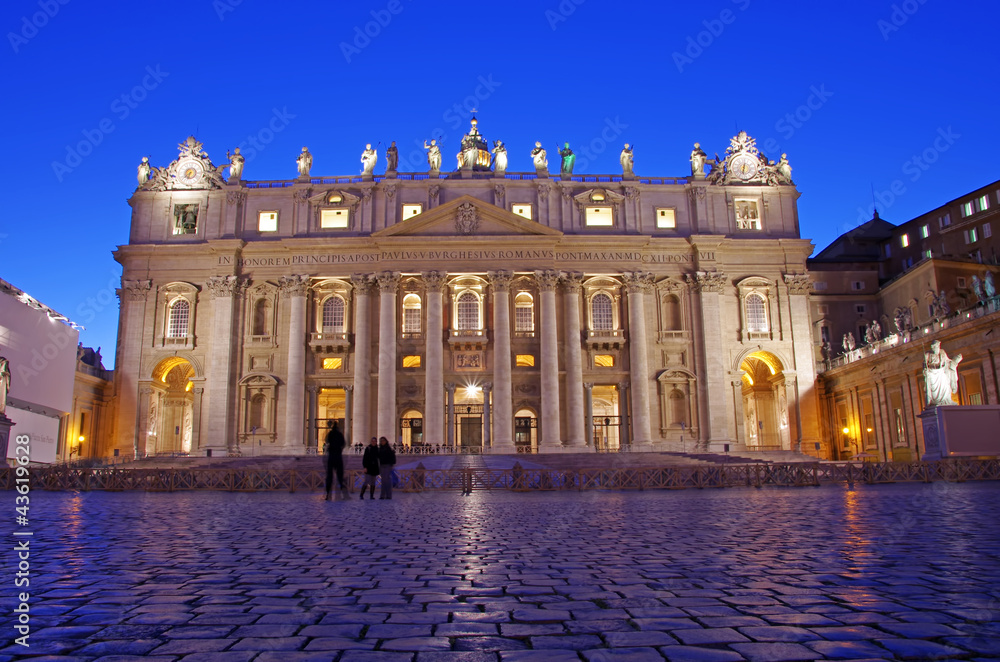 Naklejka premium Night in Saint Peter Square