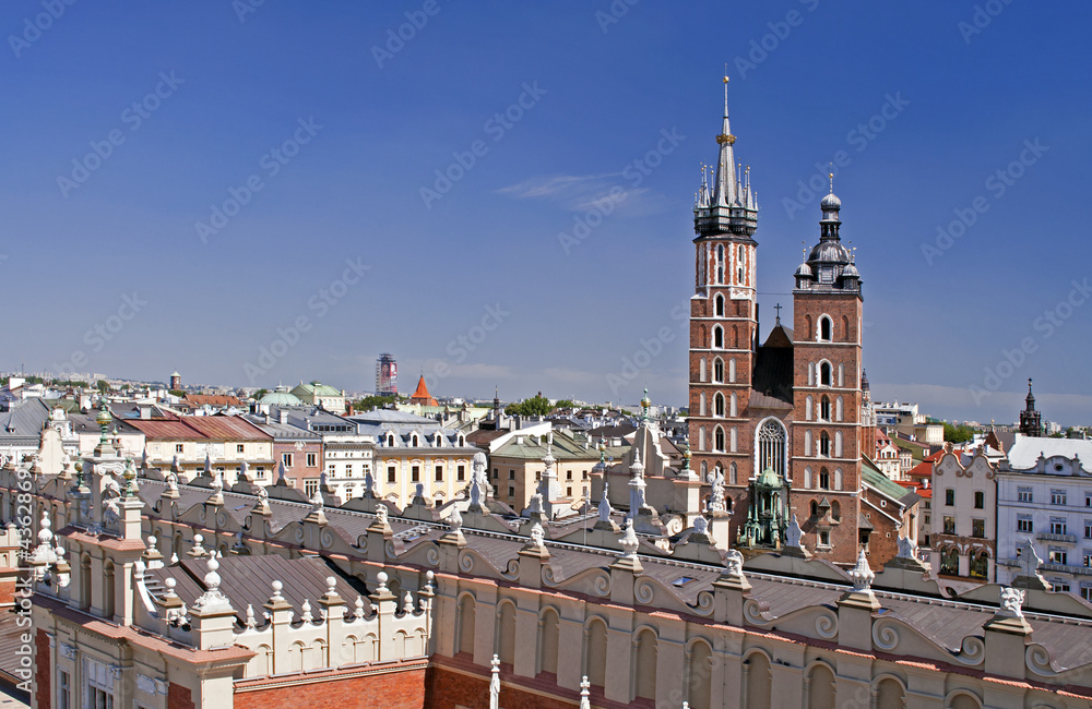 Obraz premium Krakow cityscape with St Mary cathedral