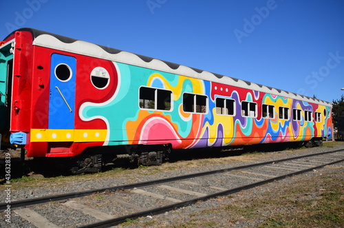 tren colorido