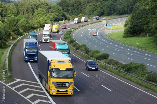 Güterverkehr auf der Autobahn