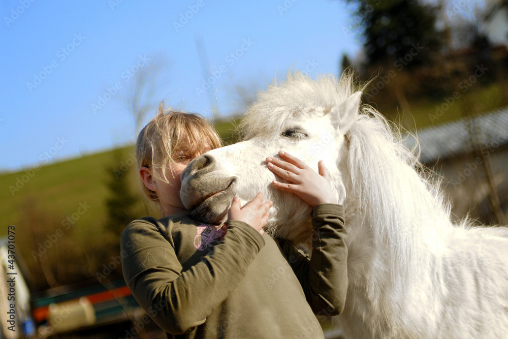 Heilpädagogisches Reiten Mädchen liebt ihr Pony Heilpädagogisches Reiten Mädchen liebt ihr Pony