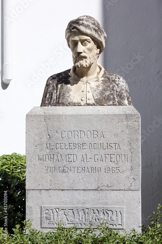 Busto de Al-Gafequi en Córdoba - España