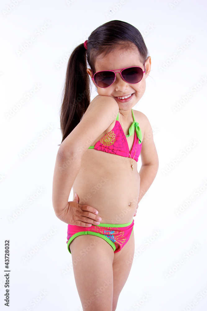 enfant en maillot de bain et lunette de soleil Stock Photo