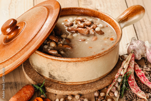 emmer and barley soup with vegetables - zuppa di legumi