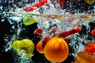 Deken met foto Opspattend water Various Fruit Splash on water  © Nmedia