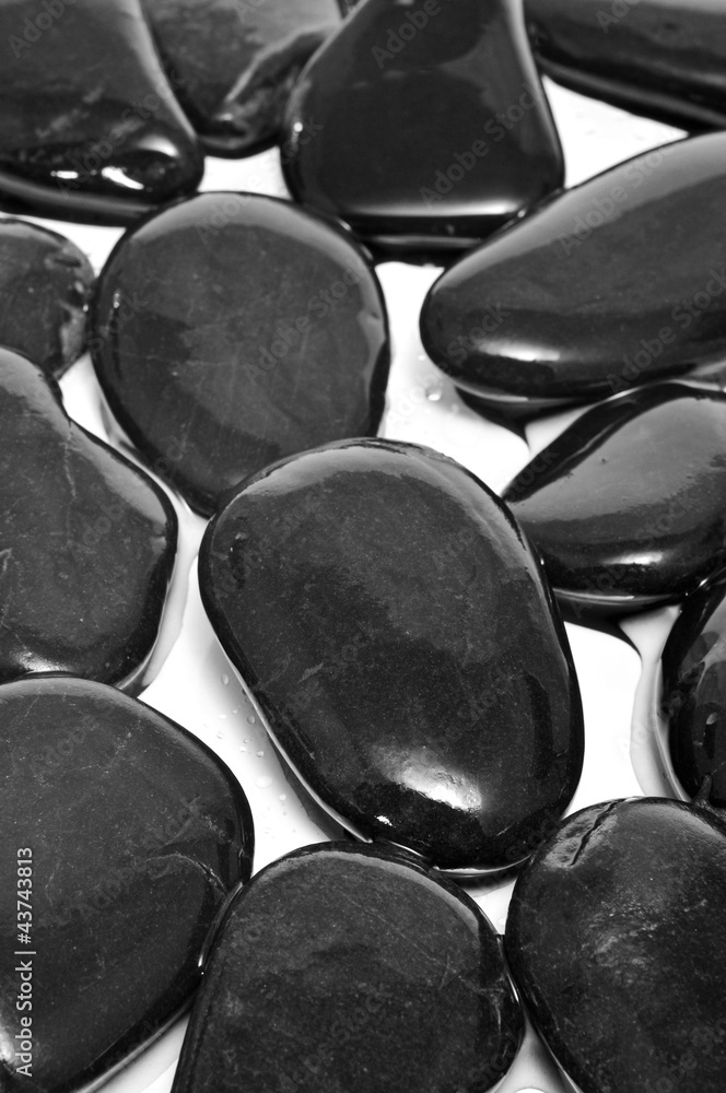 Obraz premium mokre czarne kamienie