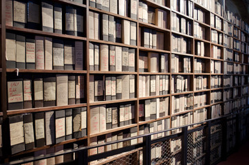 Wandcirkels Bibliotheek Archief met oude mappen en boeken  © theartofphoto