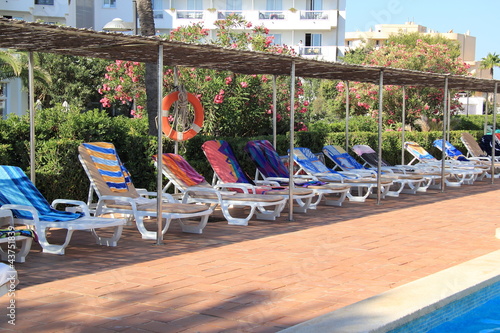 Foto Sonnenliegen am Pool