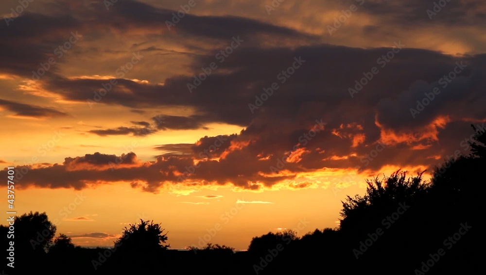 Sonnenuntergang in einer Flussaue Sonnenuntergang in einer Flussaue