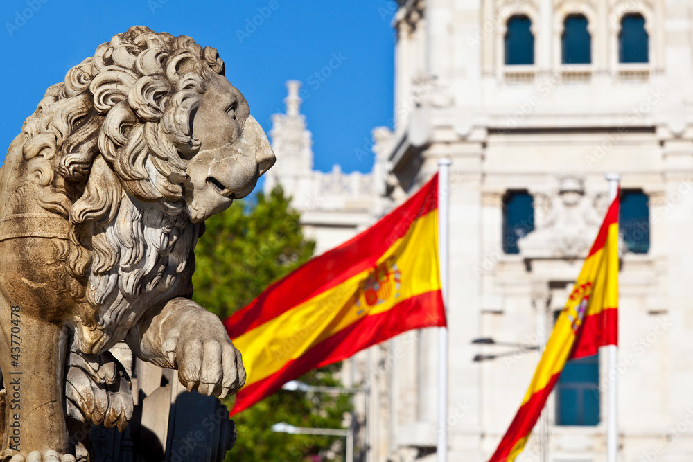Fototapeta premium Cibeles Fountain Stone Lion Detail, Madrid