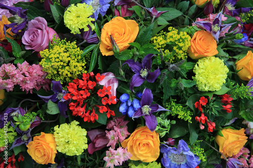 Fototapeta Naklejka Na Ścianę i Meble -  Mixed floral arrangement in bright colors