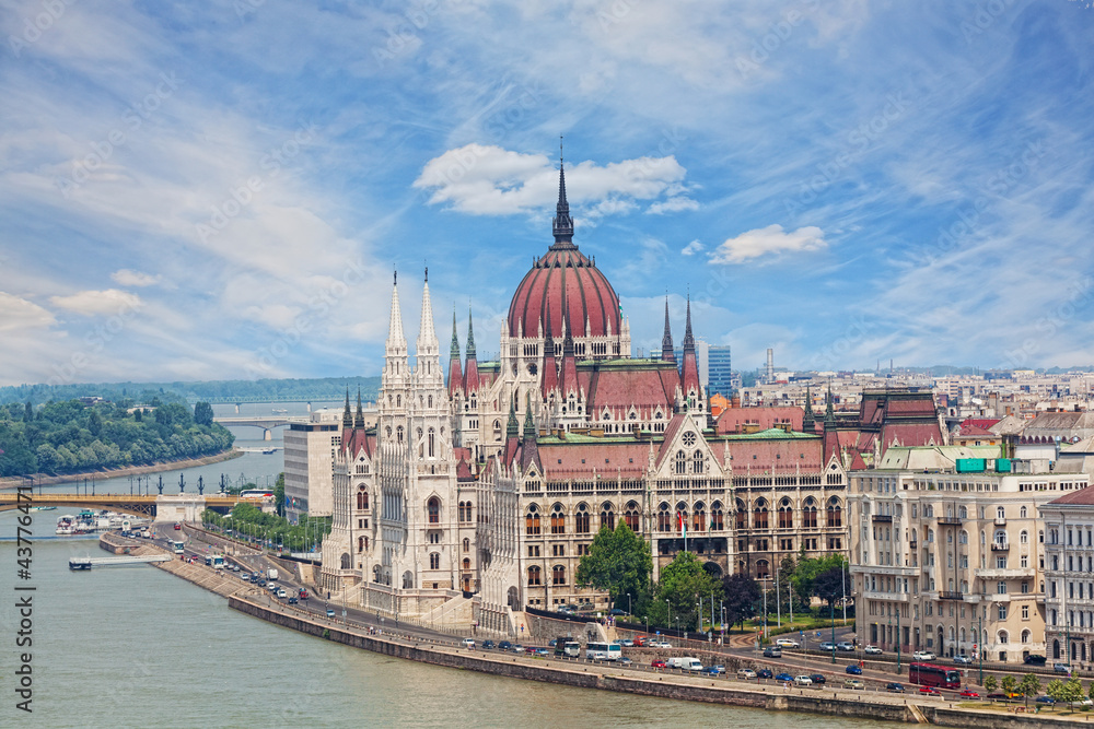 Naklejka premium Węgry, Budapeszt, widok na bazylikę św. Stefana