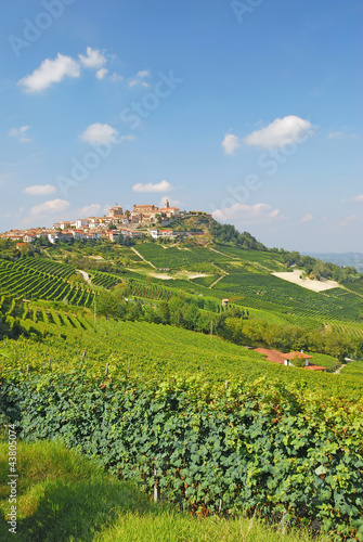 der bekannte Weinort La Morra im Piemont