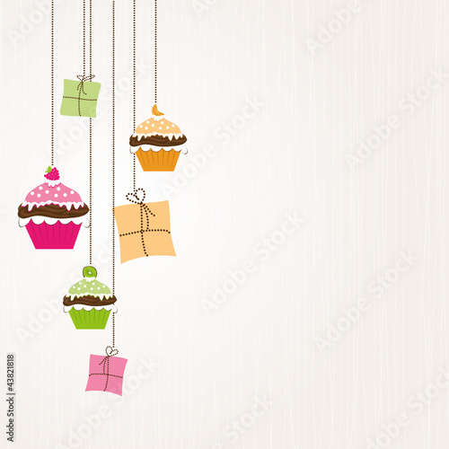 Cupcakes und Geschenke hängen am Band