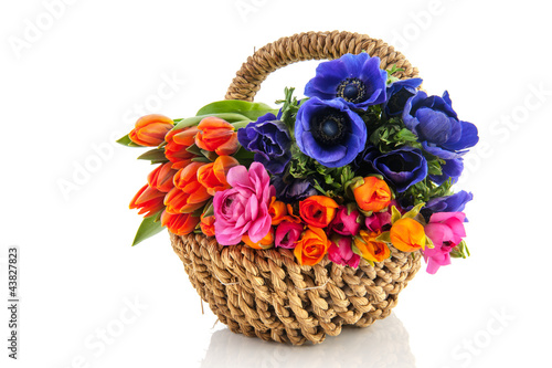 Fototapeta Naklejka Na Ścianę i Meble -  Basket colorful flowers